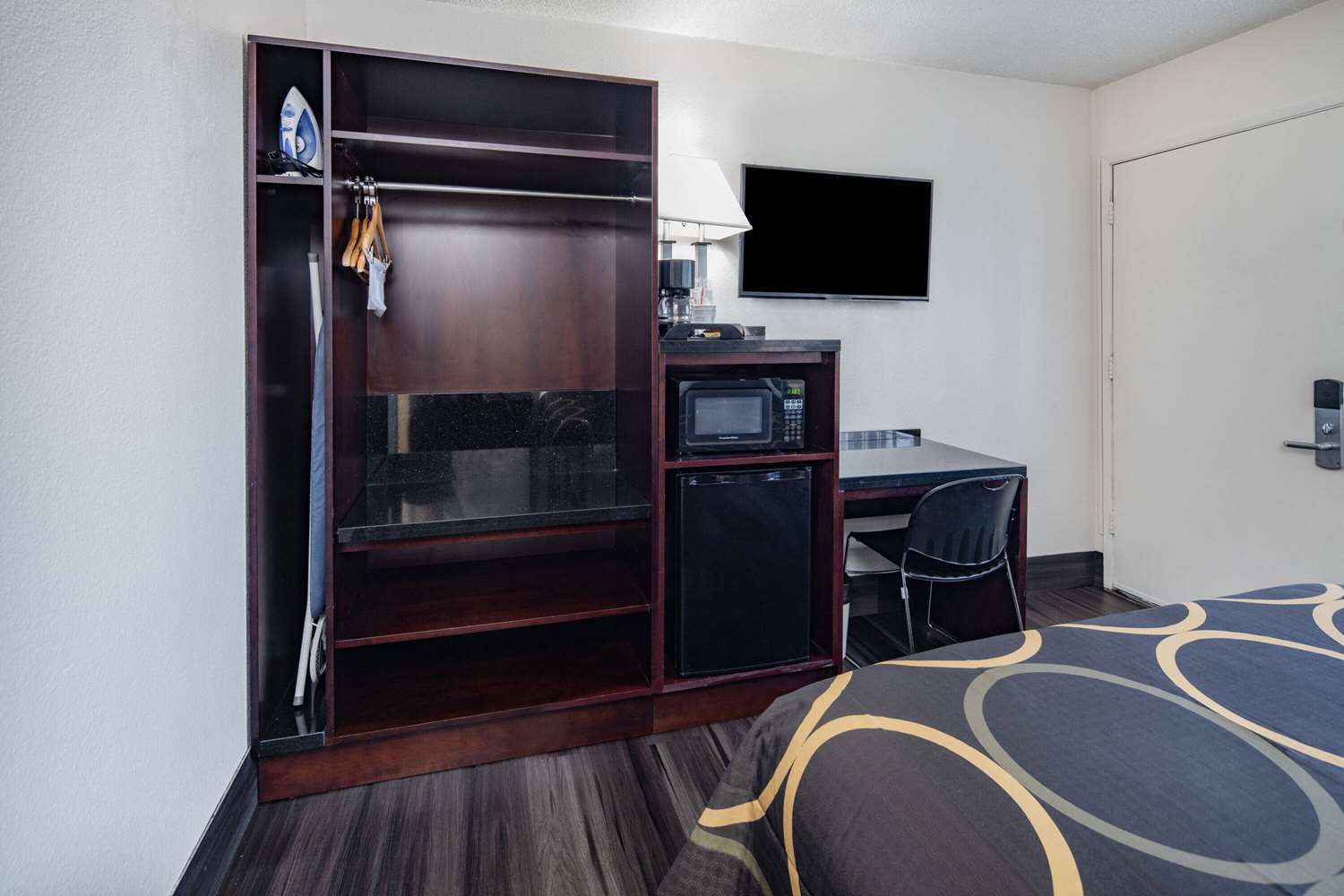 Super 8 by Wyndham San Diego Hotel Circle 39/58