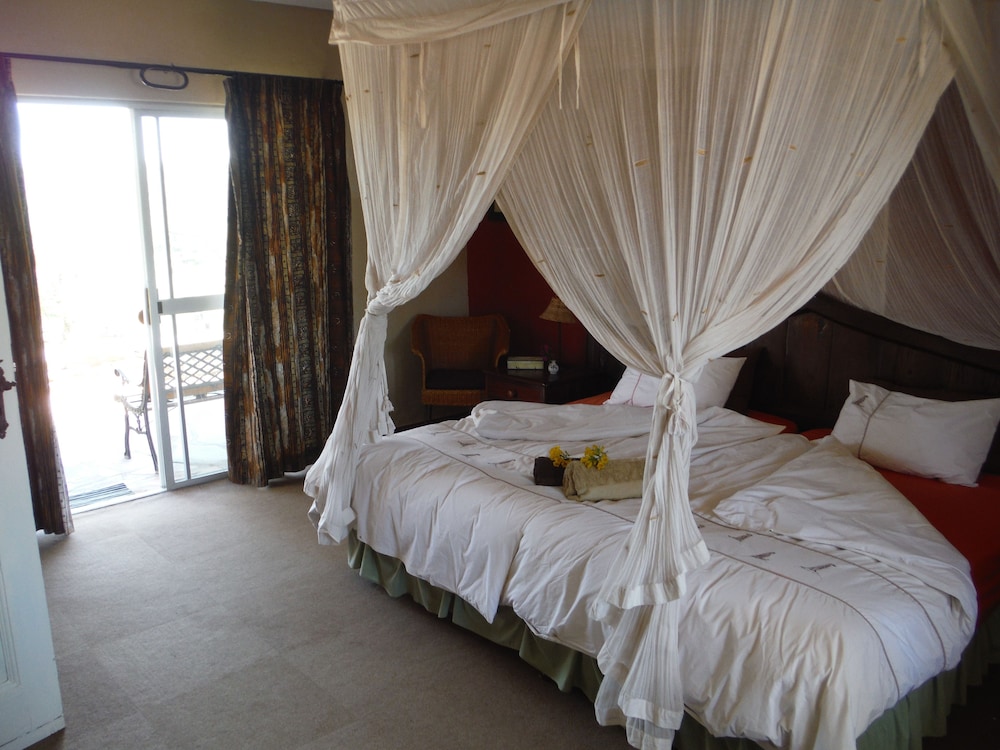 Düsternbrook Safari Guest Farm 6/50