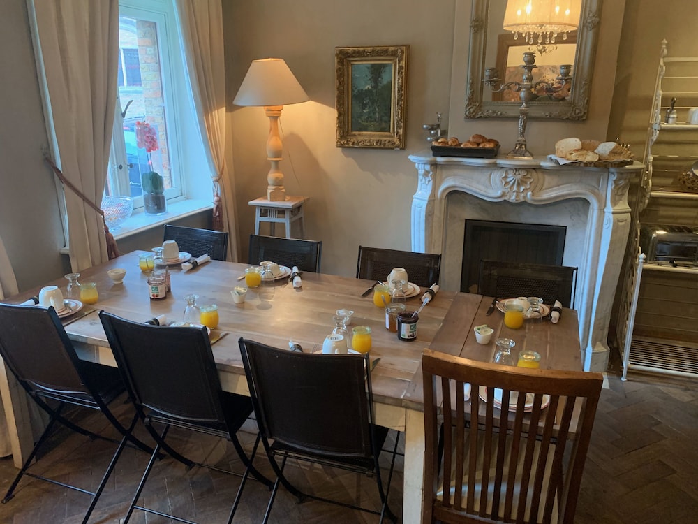 1669 Bed And Breakfast 34/50