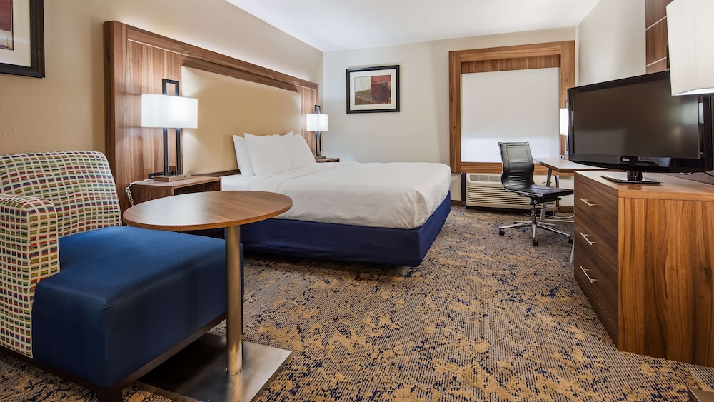 Best Western Plus Kansas City Airport-Kci East 7/43