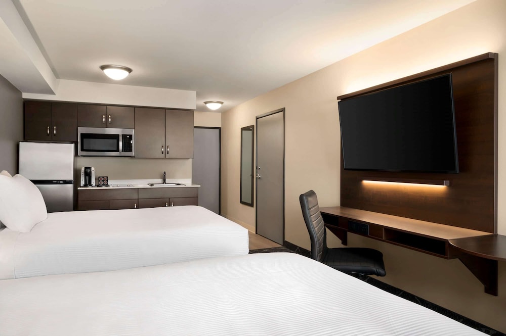 Microtel Inn and Suites by Wyndham Aurora 9/49