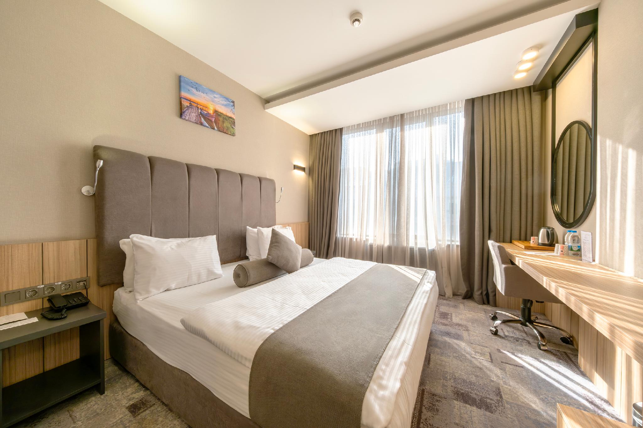 Standard, French Bed