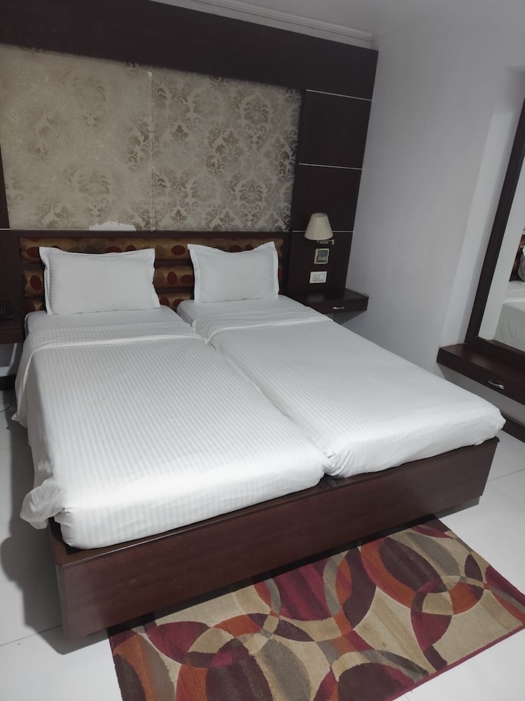 Airport City Hotel 6/35