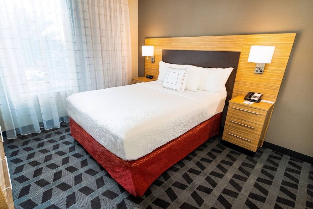 SUITE, QUEEN BED, SOFA, CORNER