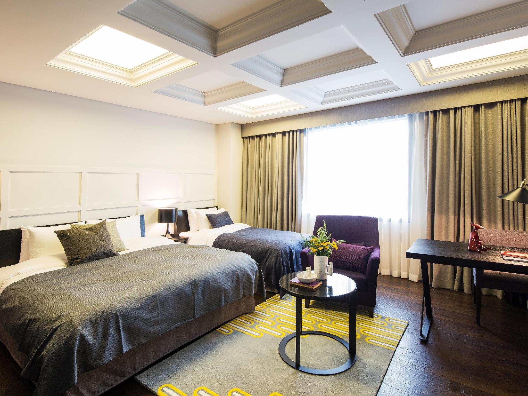 SUITE, TWIN BEDS