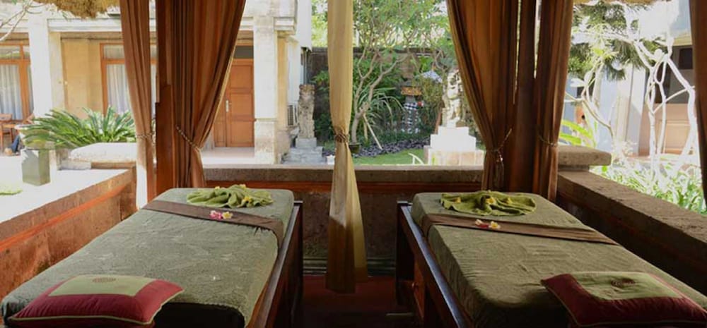 FOURTEEN ROSES BEACH HOTEL 35/62
