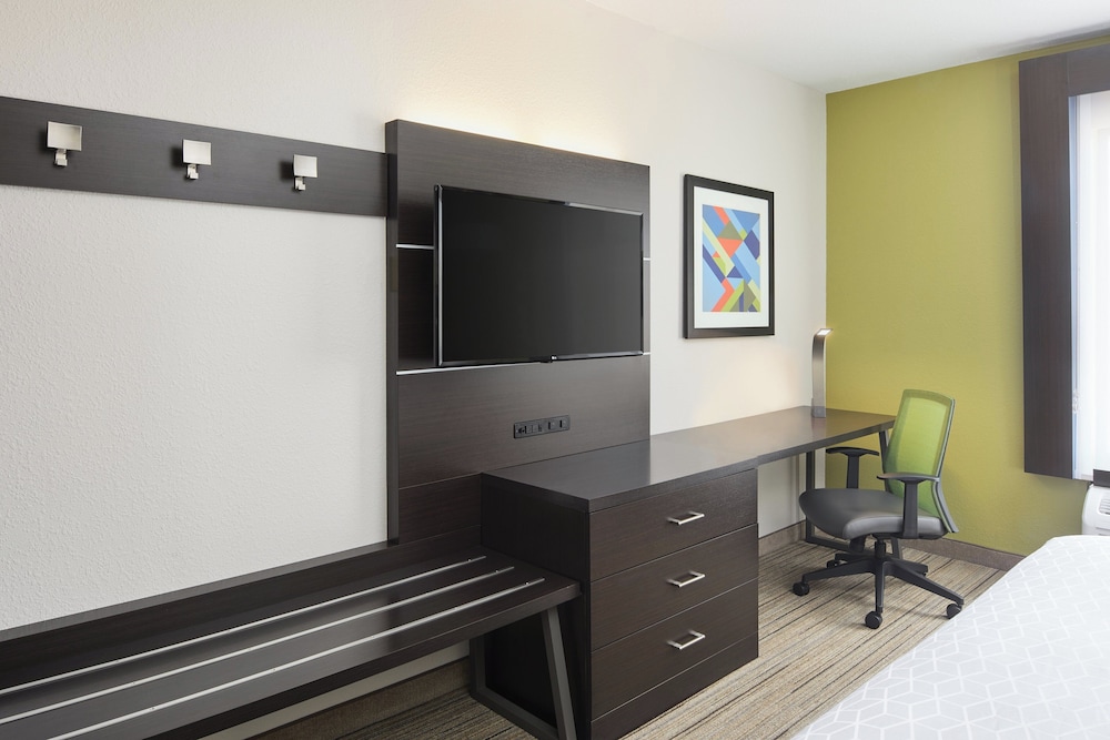 Holiday Inn Express Hotel & Suites Port Richey 59/63