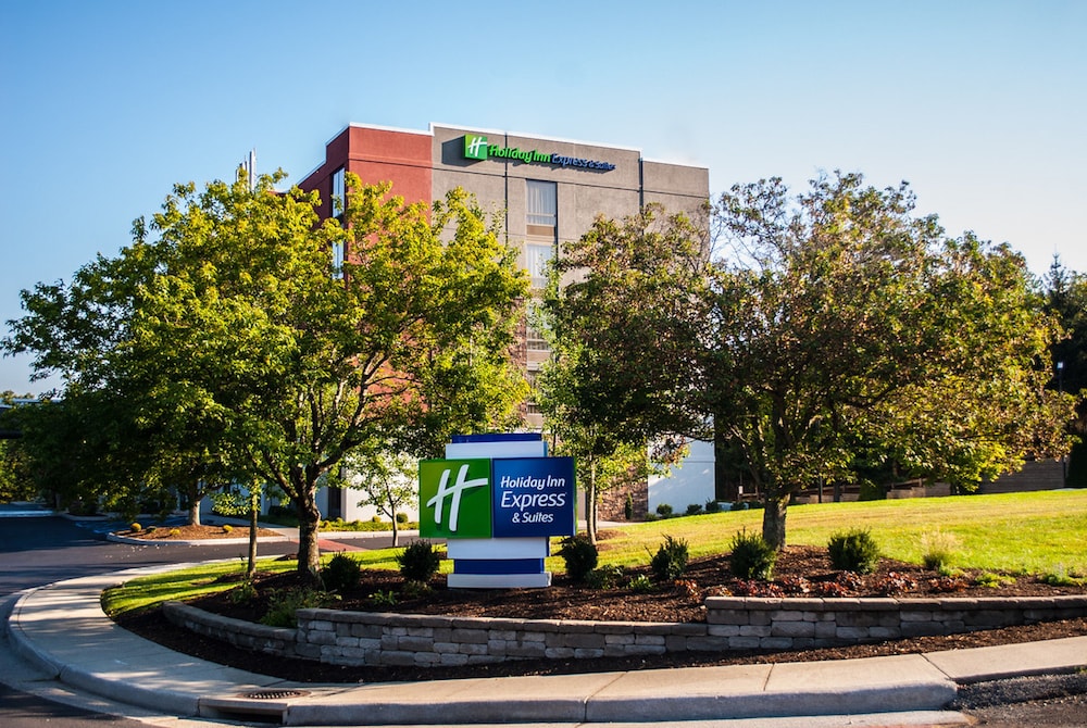 Holiday Inn Express Suites Blackburg University Area 4/74