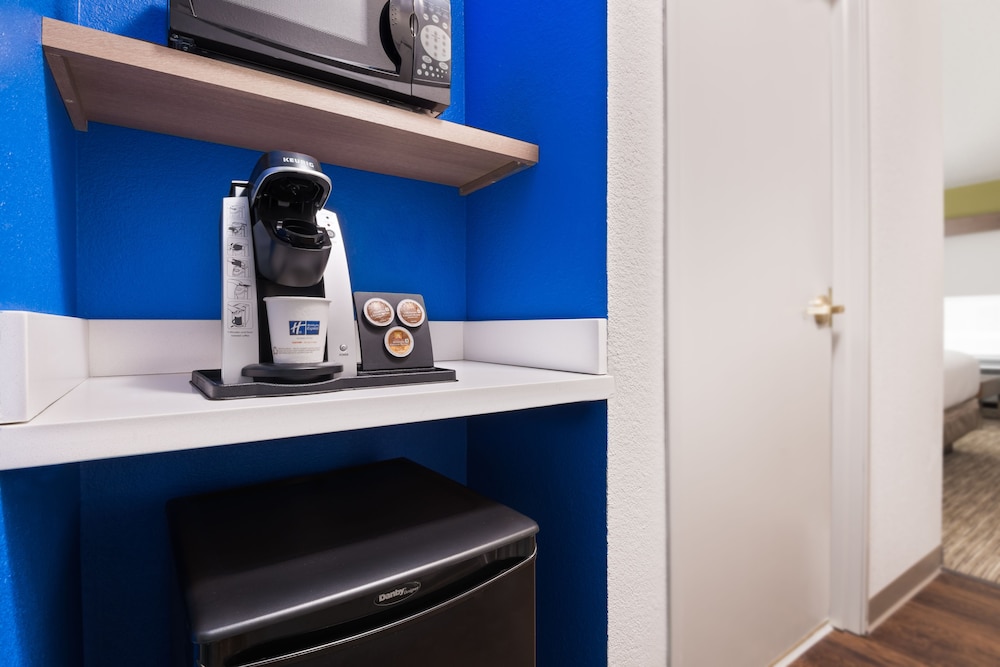 Holiday Inn Express And Suites Columbus Airport East 38/46