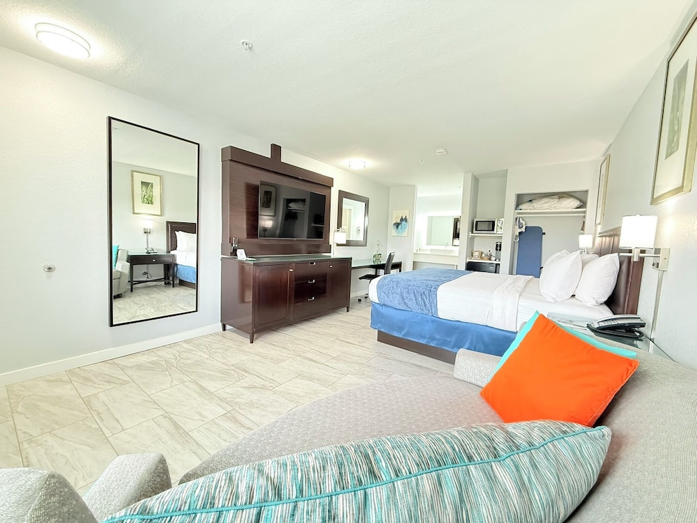 Lantern Inn & Suites 44/63