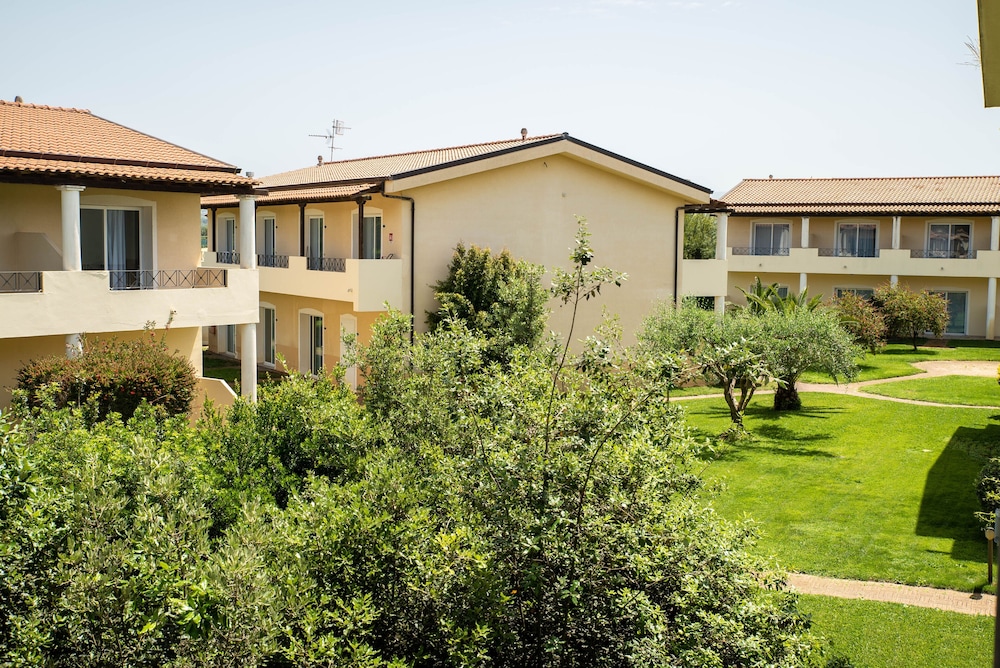 NICOTERA BEACH VILLAGE 58/66