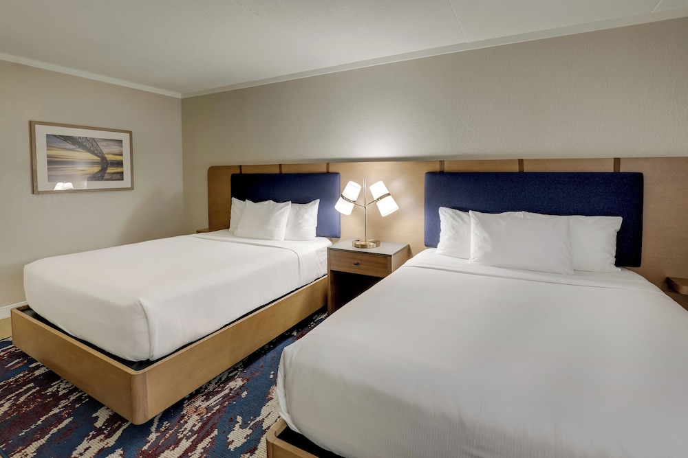 DoubleTree by Hilton Quincy 12/77