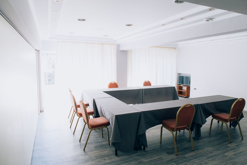 Tzaki Hotel 7/42
