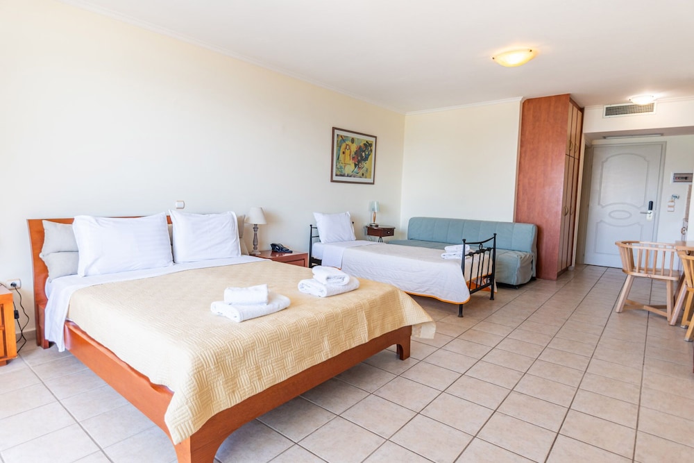 GRAND NEFELI HOTEL 13/50