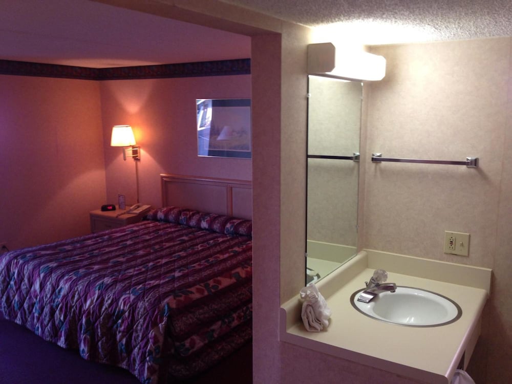 Green Valley Motel 7/53