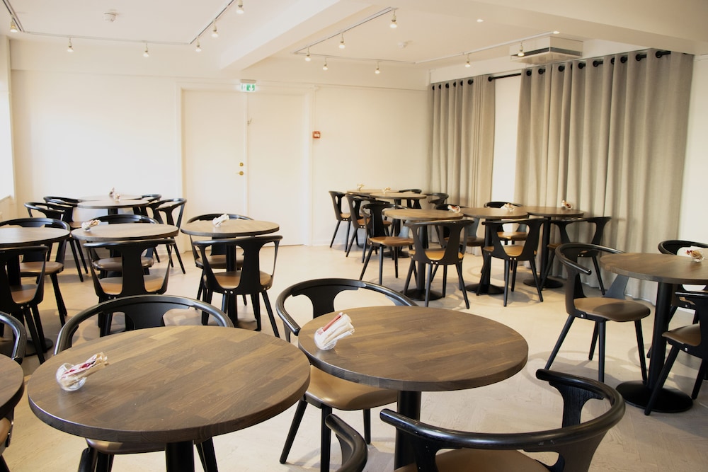 GENTOFTE HOTEL 37/59