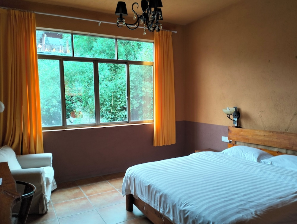 ROOM, DOUBLE BED