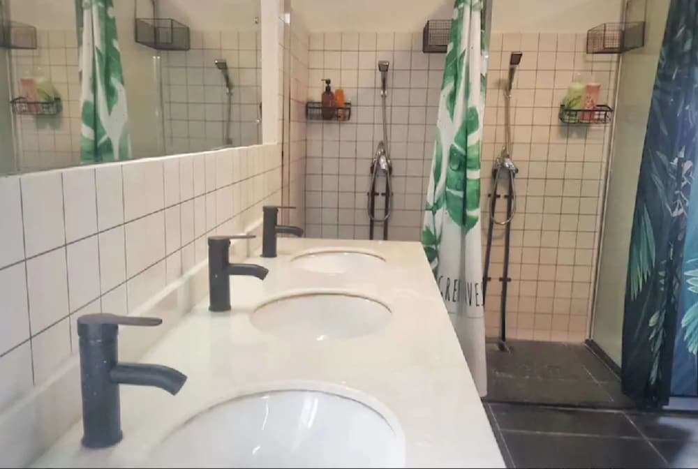 Houselet Hostel 37/40