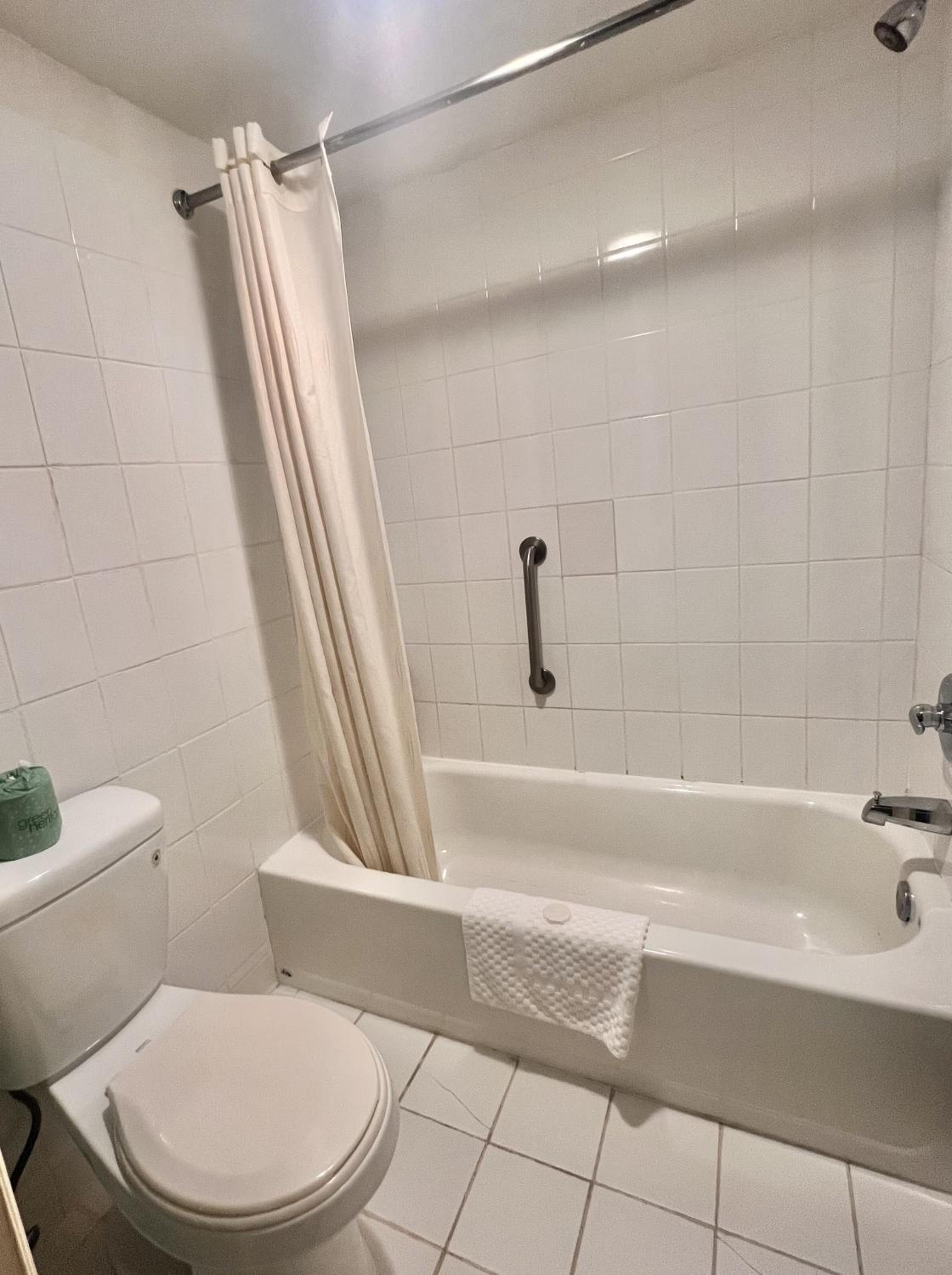 غرفة بسرير كينج للمدخنين، Motel6 Culpeper, VA 10/10