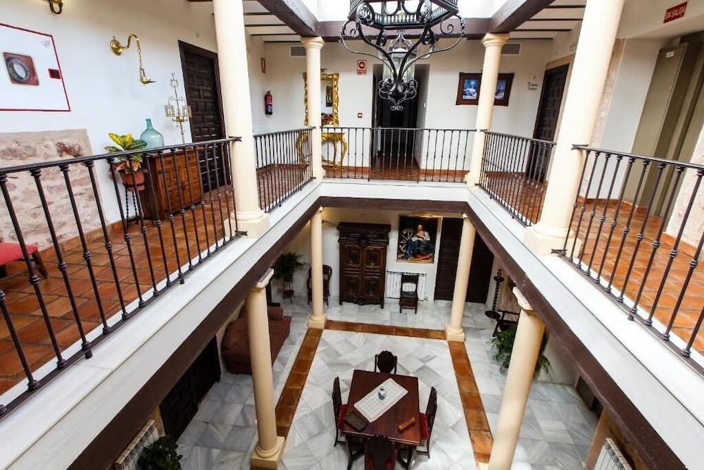 Hotel Palacio del Intendente 23/33