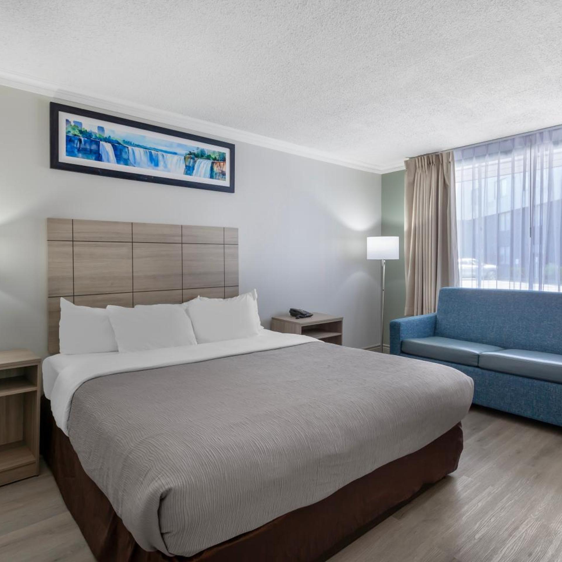 Suite, King Bed, Exterior Building