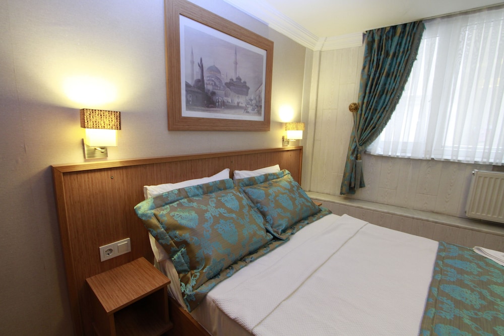 Agora Boutique Hotel & Bistro 16/50