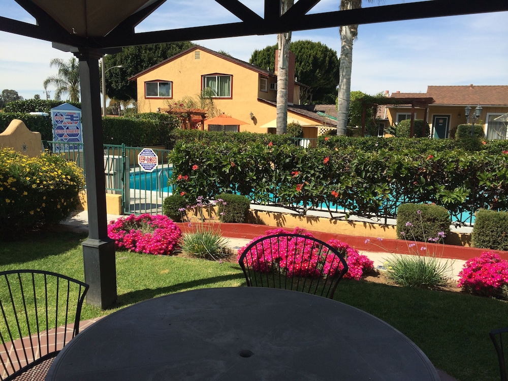 Oasis Inn & Suites 39/50
