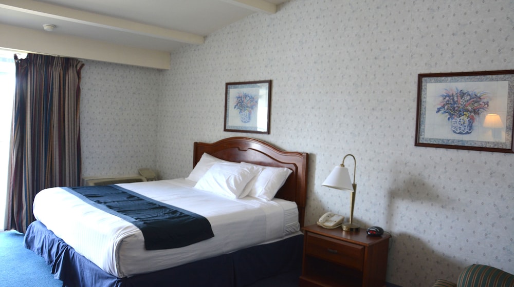 ROOM, KING BED