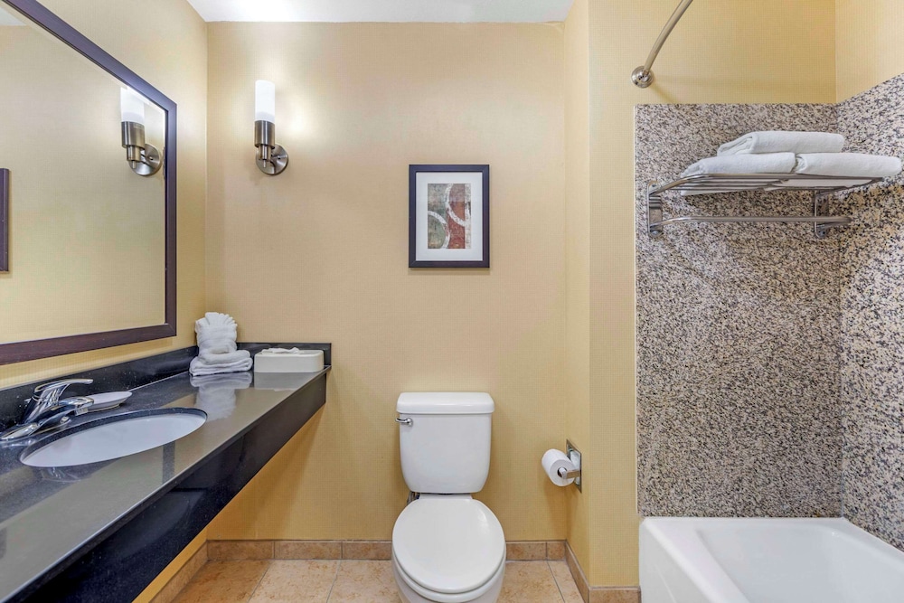 جناح بسريرين كوين لذوي الإعاقة، Comfort Suites Blythe, CA 8/10