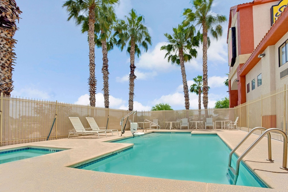 Super 8 by Wyndham Tucson/Grant Road Area AZ 40/50