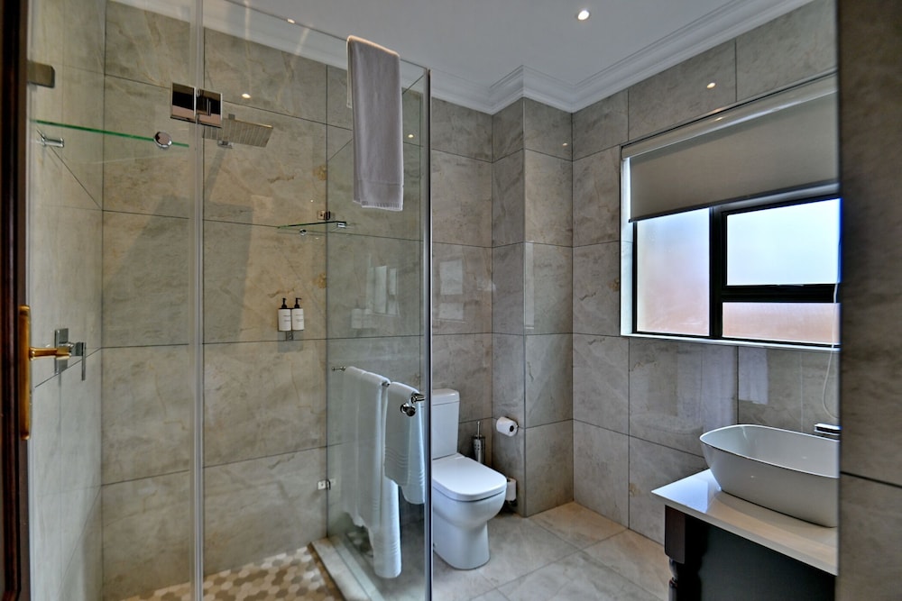 Ivory Manor Boutique Hotel 48/50