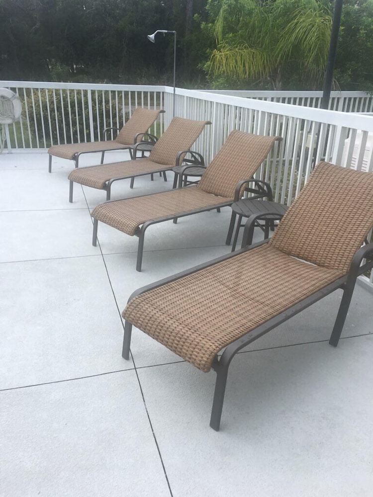 Holiday Inn Express Hotel & Suites Spring Hill 61/69