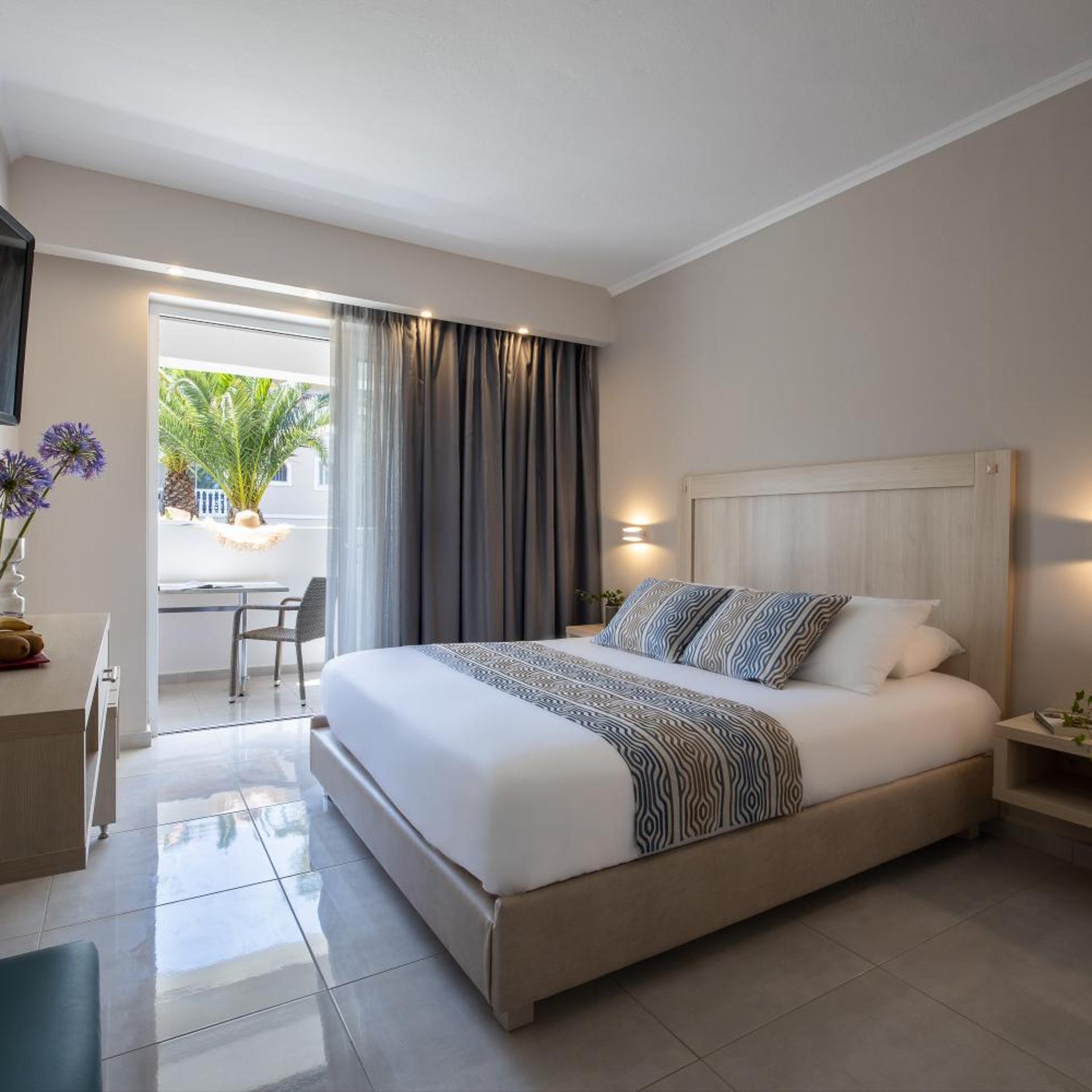 1 BEDROOM, SUITE