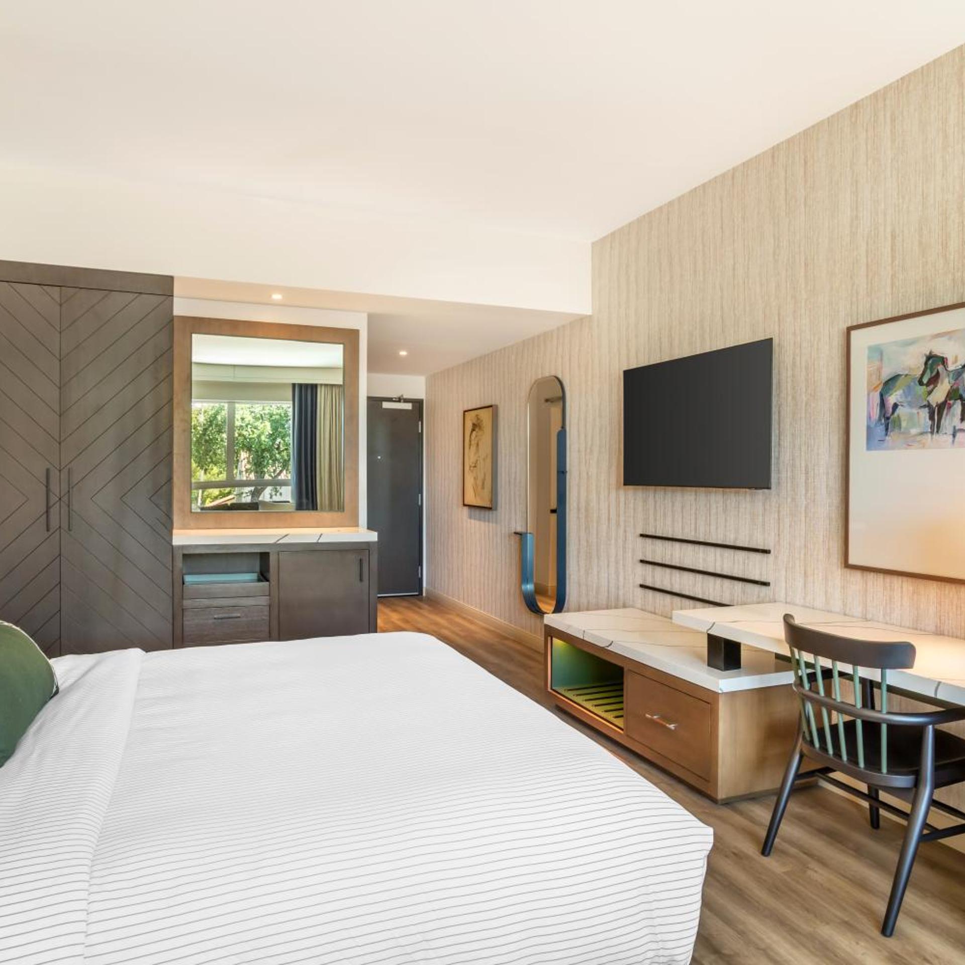 غرفة سوبيريور بسرير كينج بإطلالة على المسبح، Cambria Hotel Templeton - Paso Robles 2/5