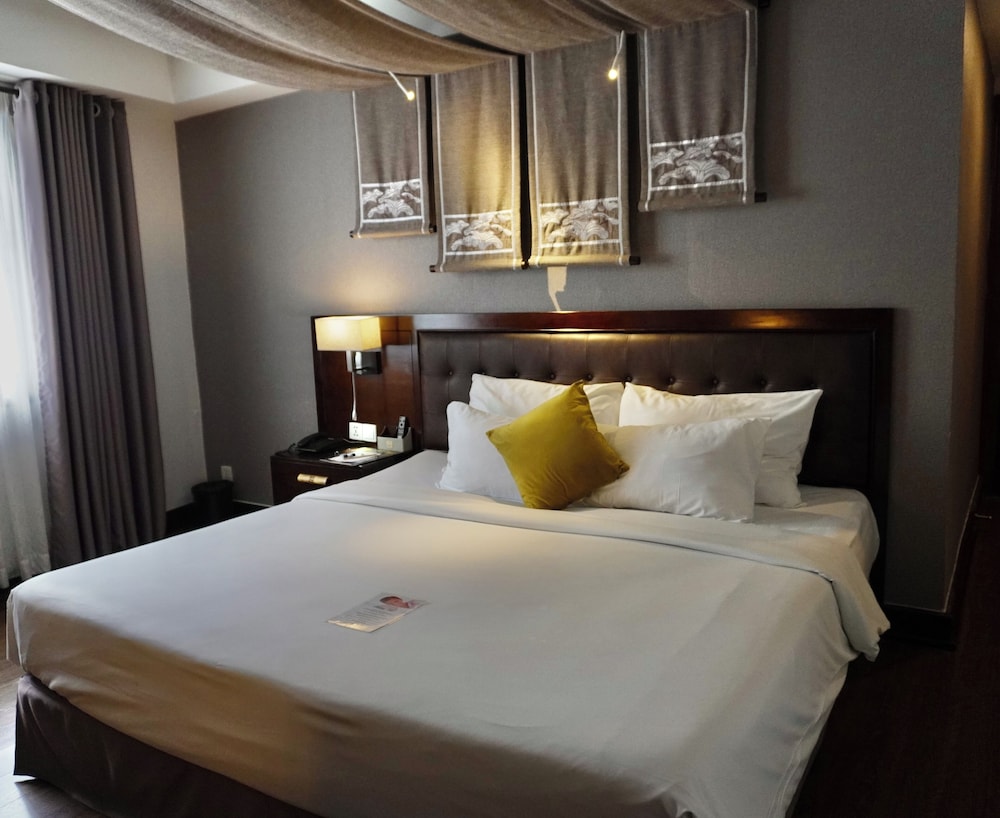 DELUXE, DOUBLE BED