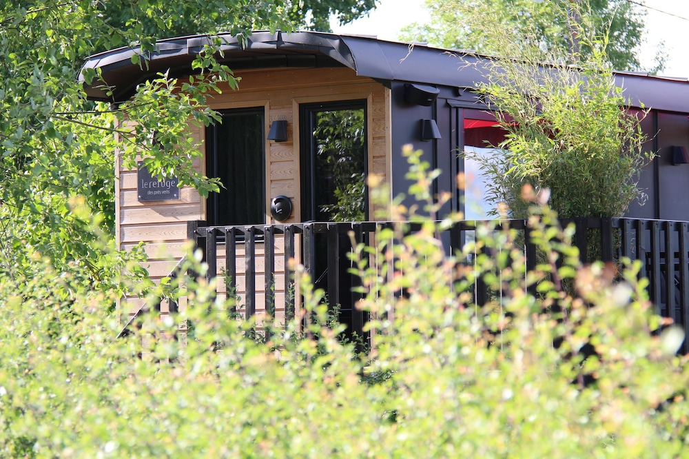 LE DOMAINE DES PRES VERTS SPA 42/50