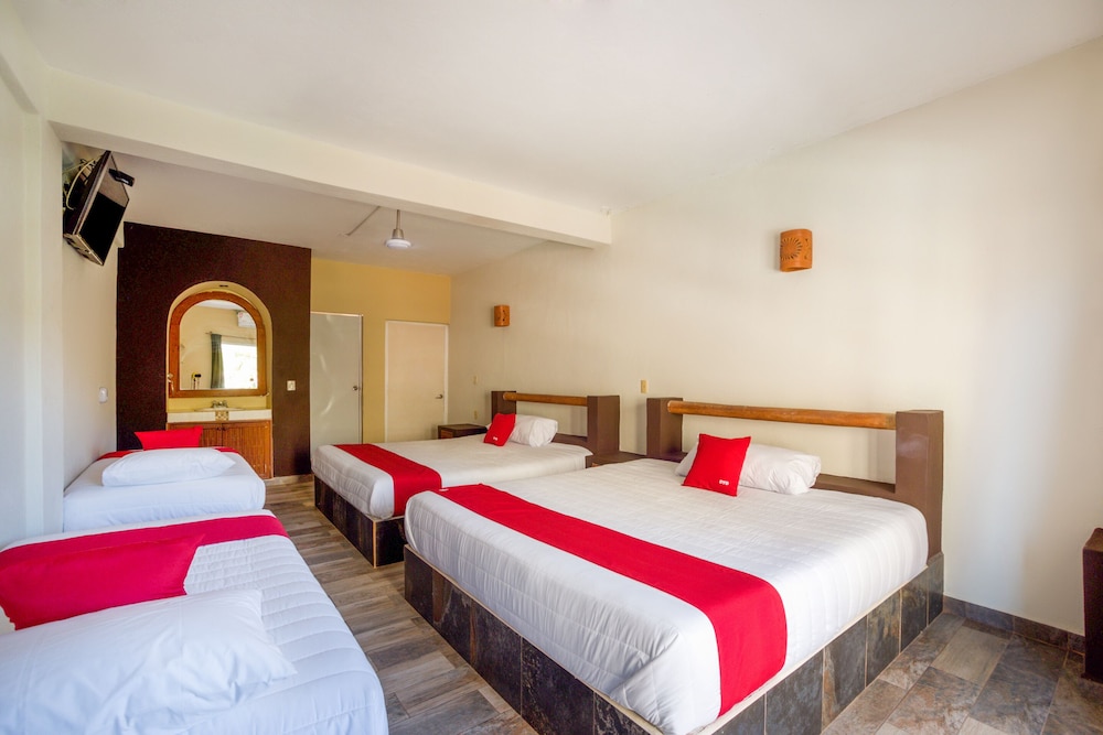 OYO Hotel Posada Lys Zihuatanejo 24/35