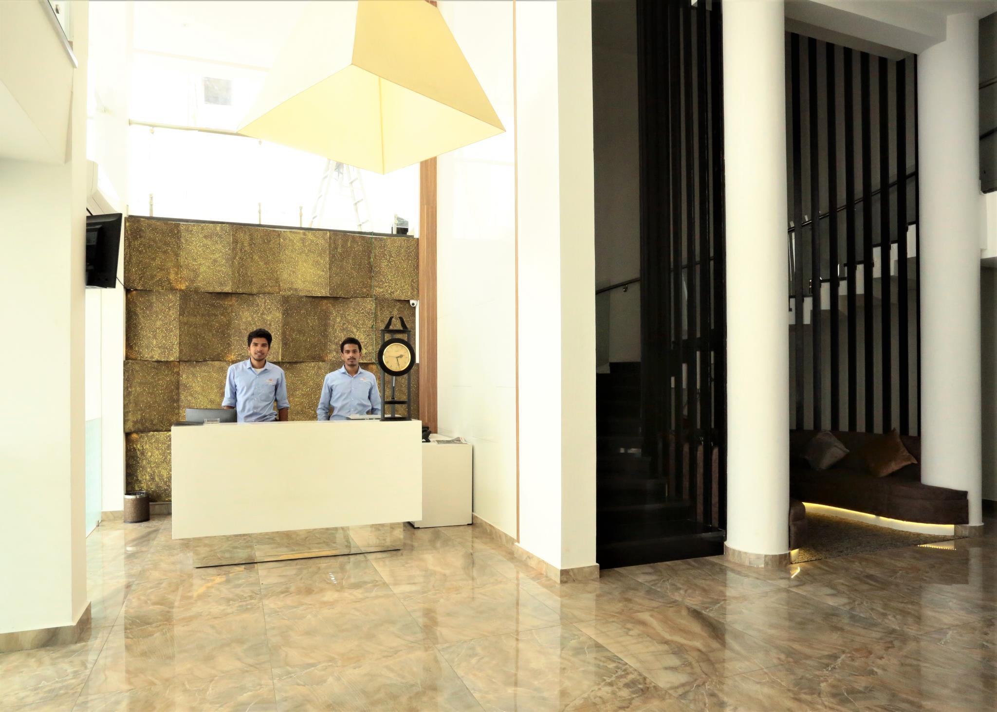 Hotel Crown Suites 5/26