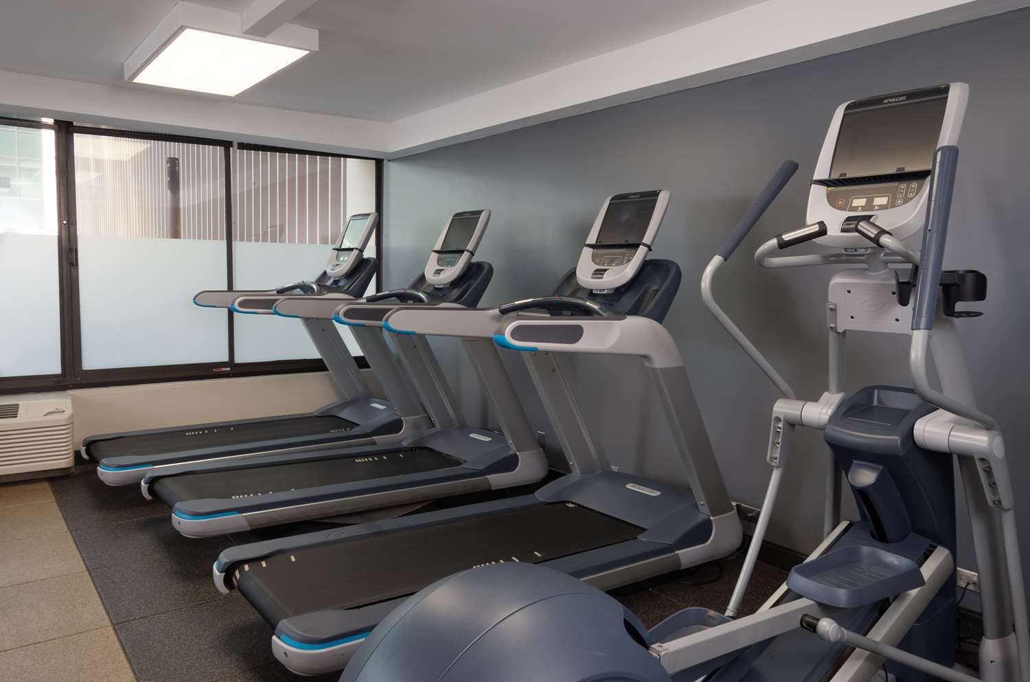 DoubleTree by Hilton Cleveland Downtown Lakeside 32/67