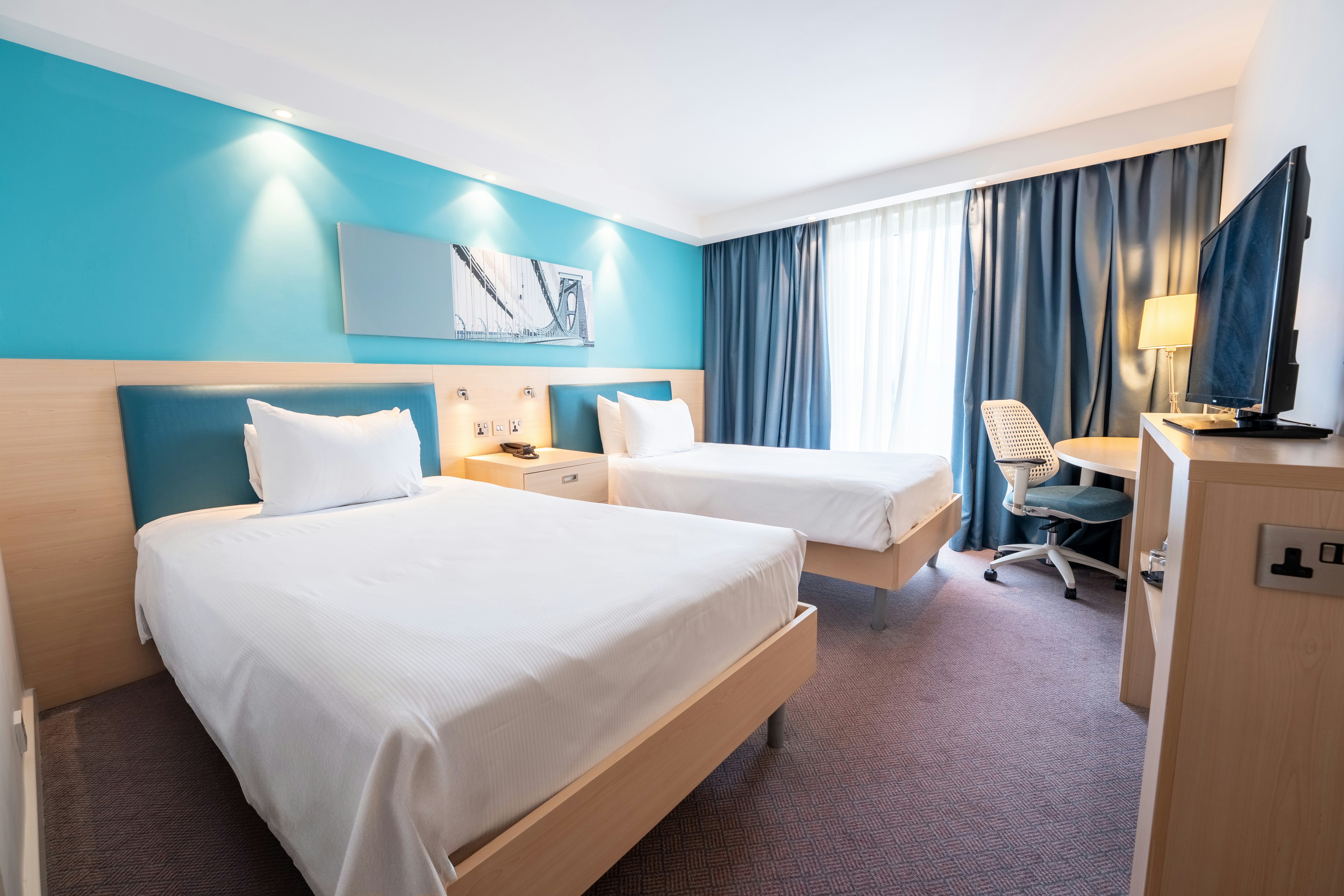 ROOM, TWIN BEDS