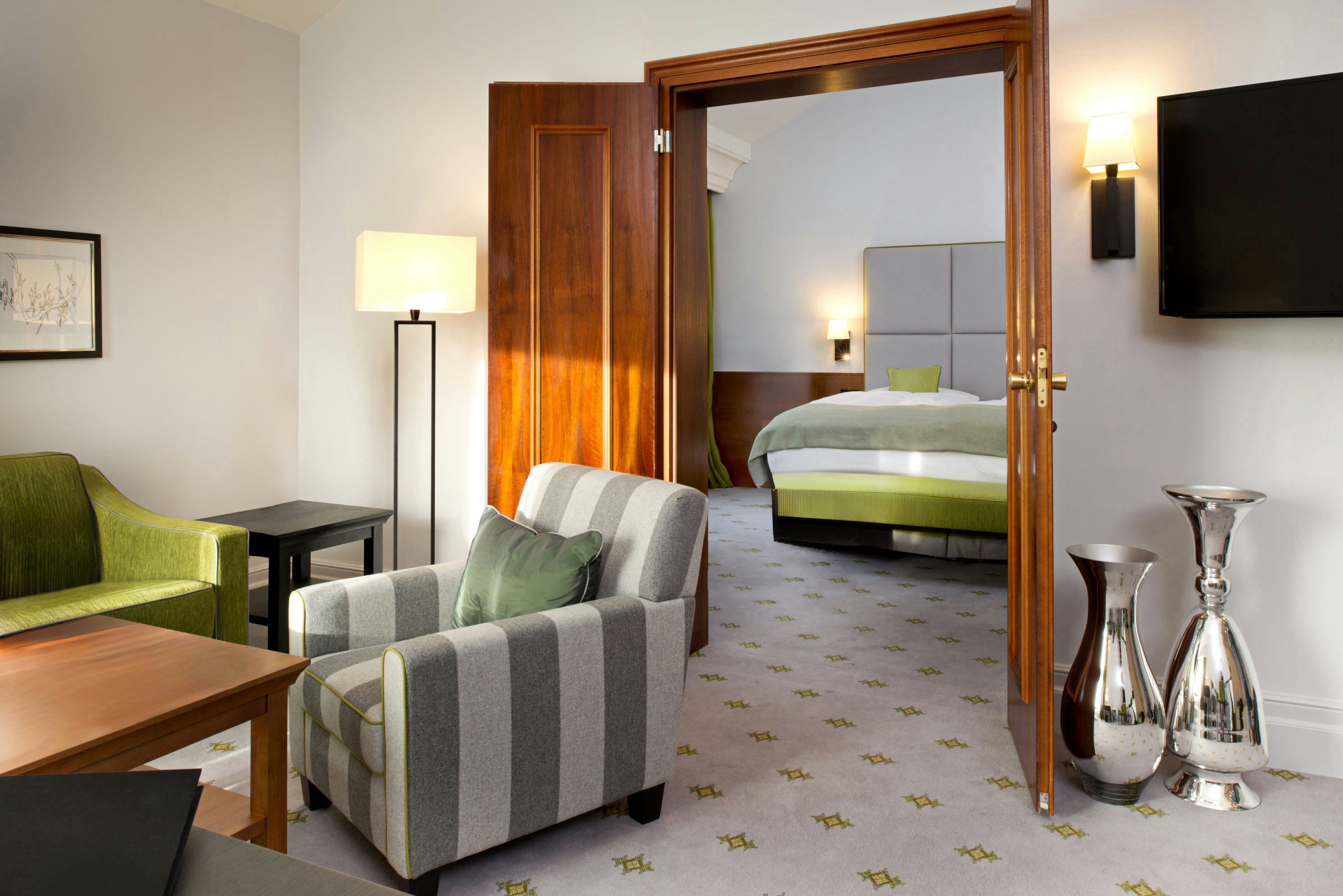 1 BEDROOM, SUITE, KING BED