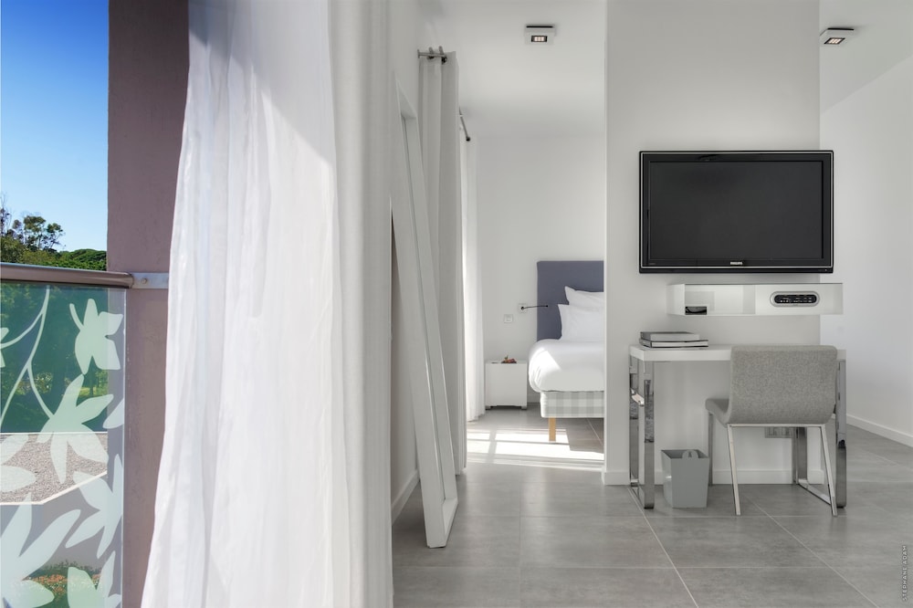 Kube St Tropez Hotel 62/74