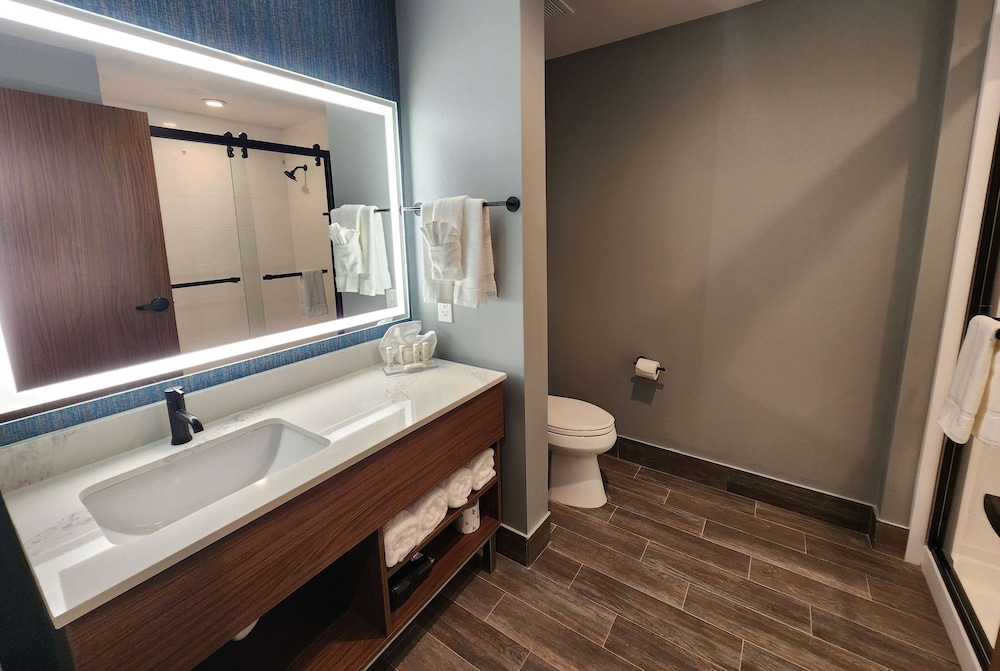 Hawthorn Extended Stay by Wyndham Del Rio 62/65