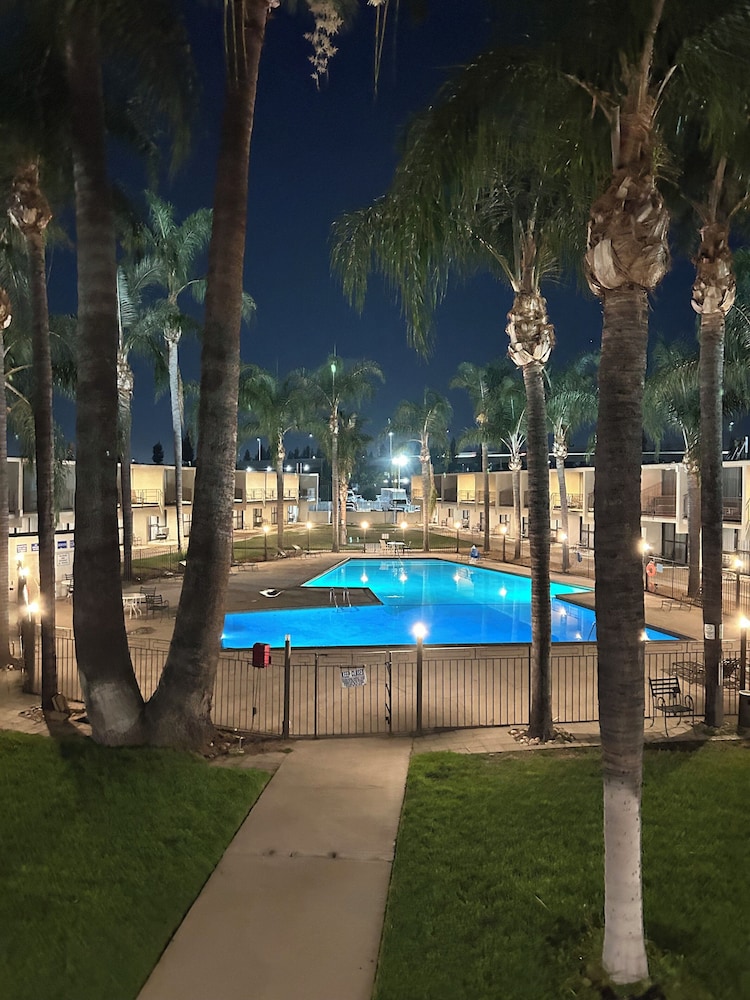 Valley Inn 50/59