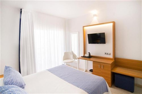 Room, Double or Twin Bed, Lateral Side Sea View