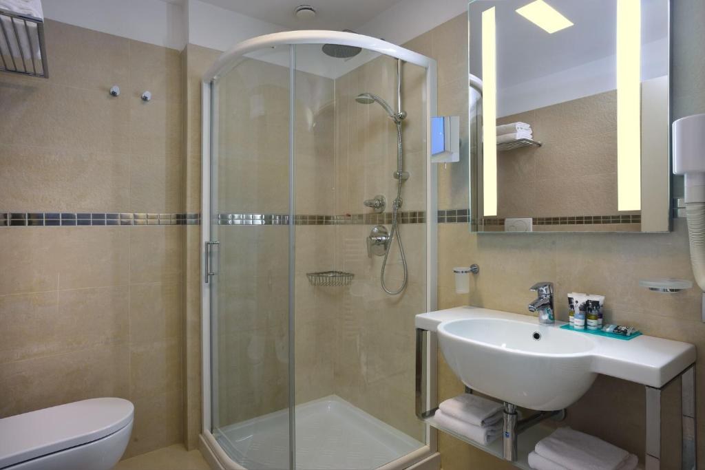 Classic, Double Bed, Side Sea View, Terrace، MERCURE RIMINI ARTIS 7/8