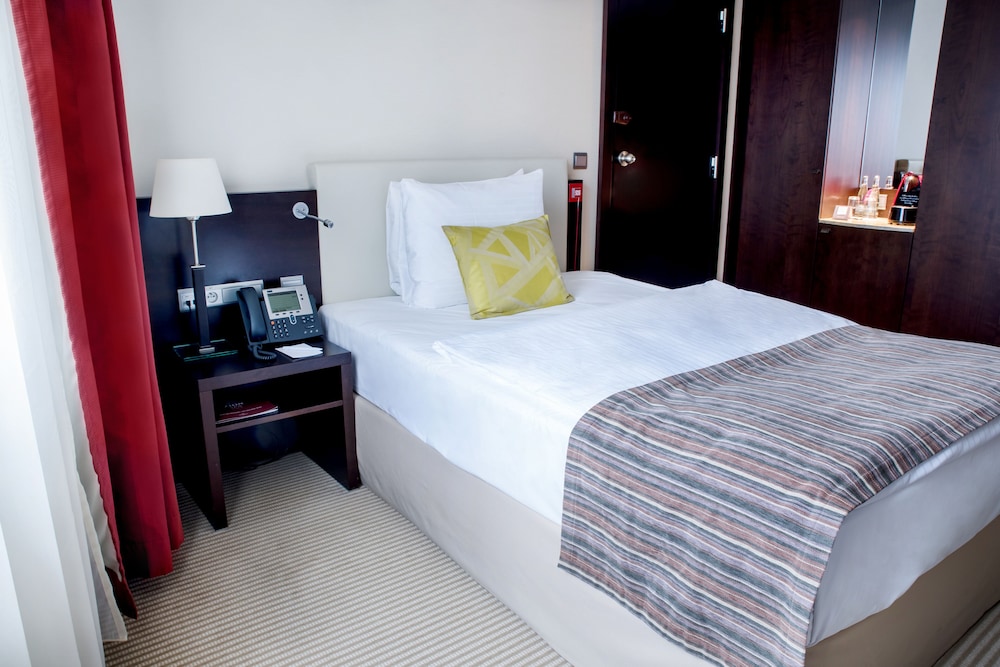 CROWNE PLAZA BRATISLAVA 23/74