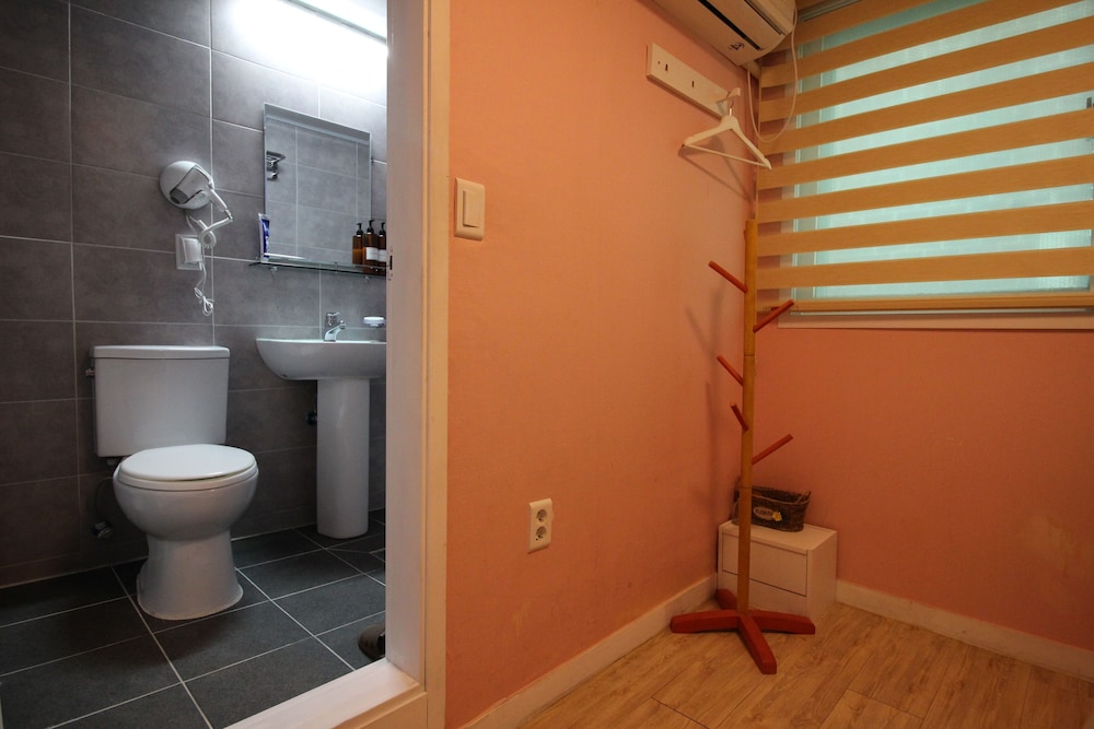Bunk Guest House - Hostel 49/72