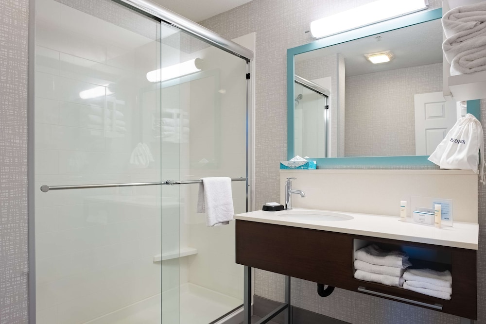 Hampton Inn Suites Salt Lake City Airport 18/82