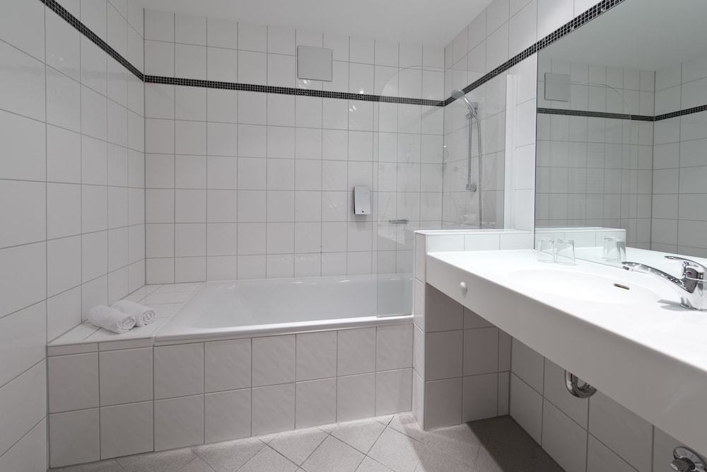 Airporthotel Berlin Adlershof 75/75